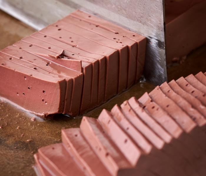 鸭血怎样做才不腥,家常做法就能搞定,从红烧鸭血面里一窥究竟